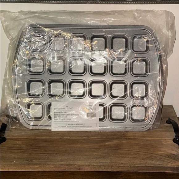 NWT Pampered Chef Mini Brownie PanTray - Gray Nonstick 24 Baking Wells - Picture 2 of 2